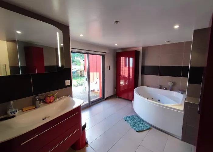 Maison Avec Piscine Et Jardin Proche Mer, Ferienhaus